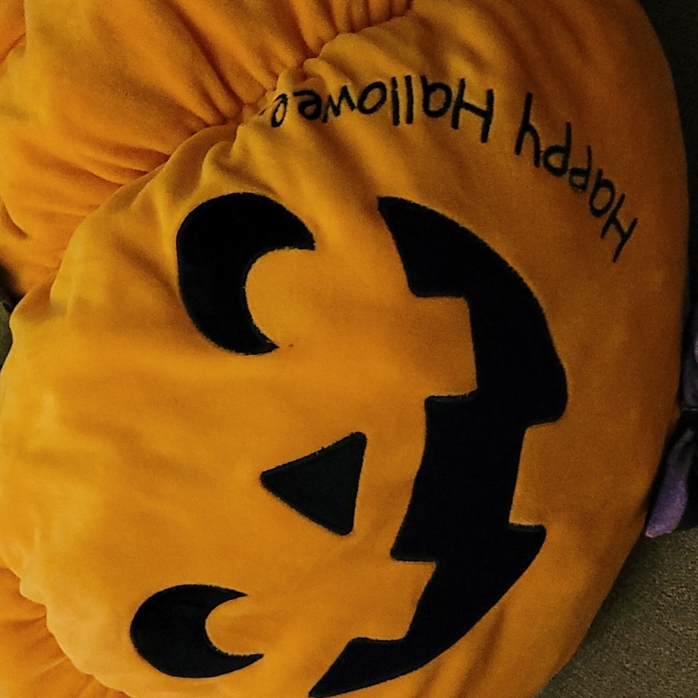 Large Halloween squishy pillow - Picture 2 of 3